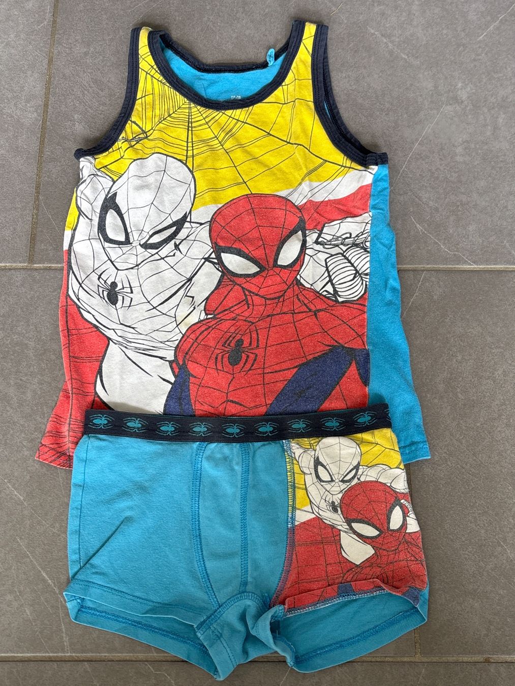 Lotti & Set di vestiti: Superhelden Jungen Paket Gr. 110/116 – Usato da Herzogenbuchsee venduto da MoLa85 2