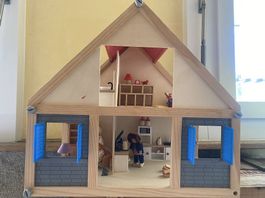 Maison de poupée en bois