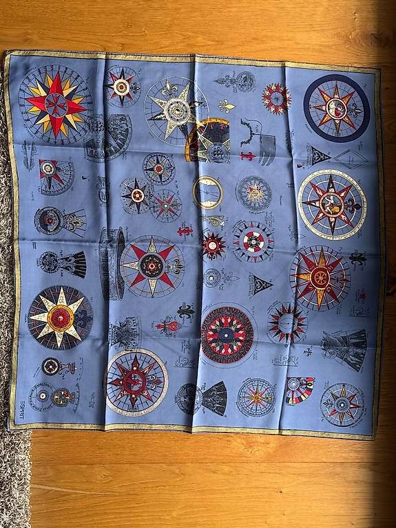 Foulard & Sciarpe: 10 Vintage Foulards – Usato da Bachenbülach venduto da photomoments 2
