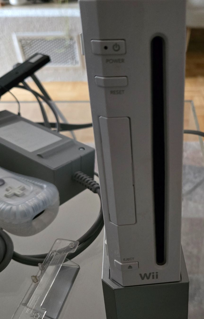 Nintendo Console: Japanese Nintendo Wii Console Set with Controller and Cables – Usato da Bussigny venduto da Kfdlt 1
