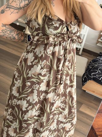 Kleid Blumenmuster braun Grösse S mit Etikett