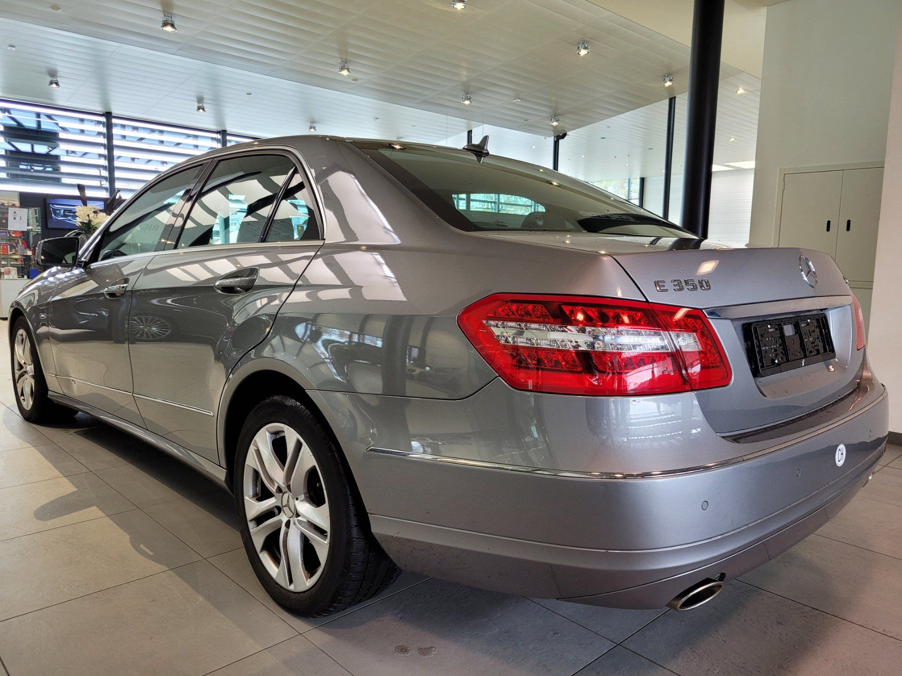 Mercedes-Benz Autos: Mercedes-Benz E 350 CGI BlueEff. Avantgarde – Gebraucht aus St. Gallen von  6