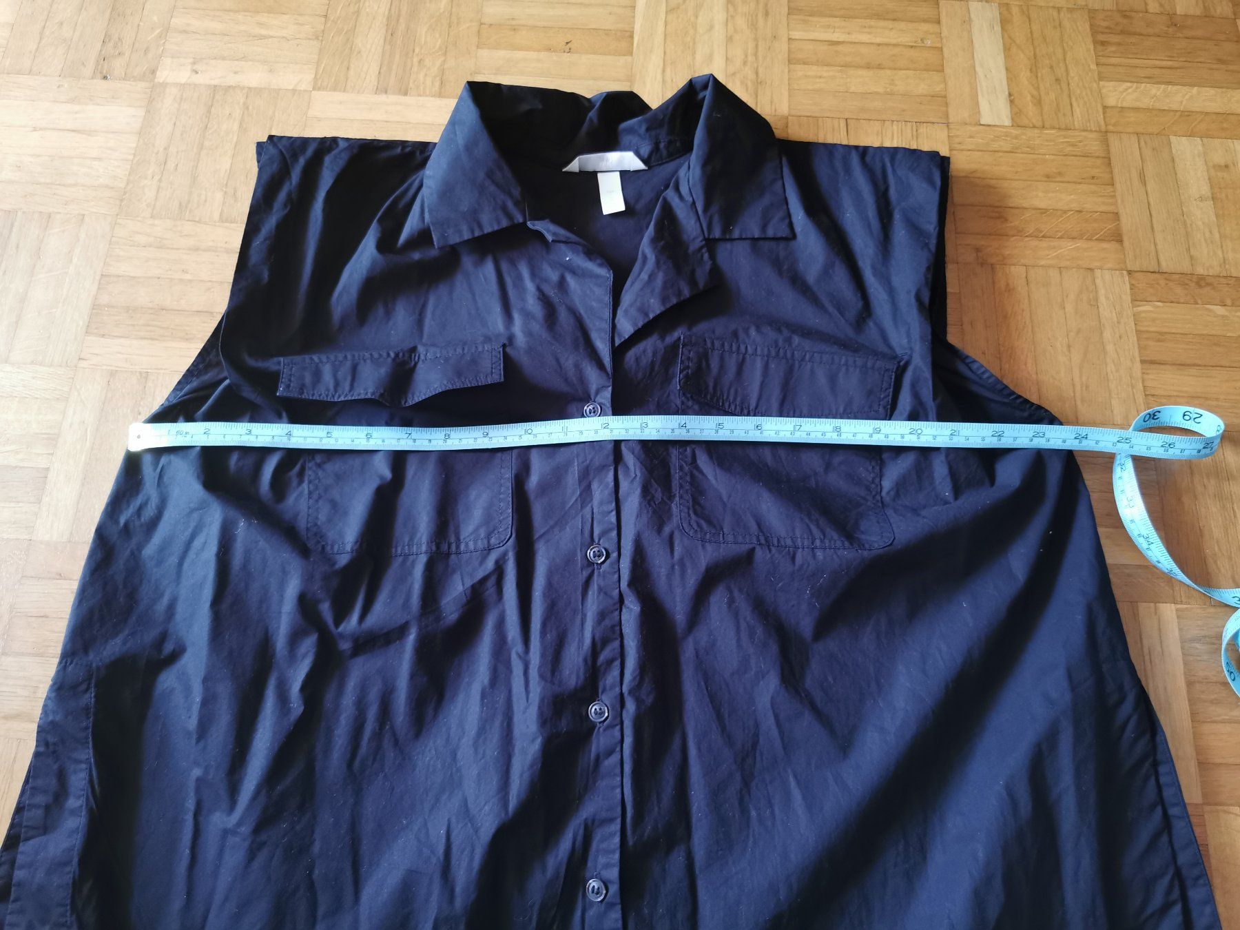 H&M Blusen: Hellblaue und schwarze Blusen Gr. M, eher Oversize – Gebraucht aus Basel von Roundtrip 4