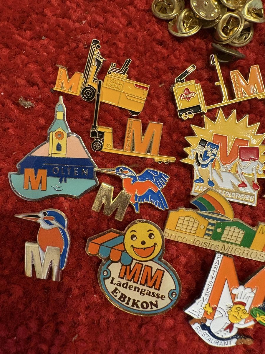 Broschen & Nadeln: Migros Pins 15 Stuck  – Gebraucht aus Murten von Tzaugg 2
