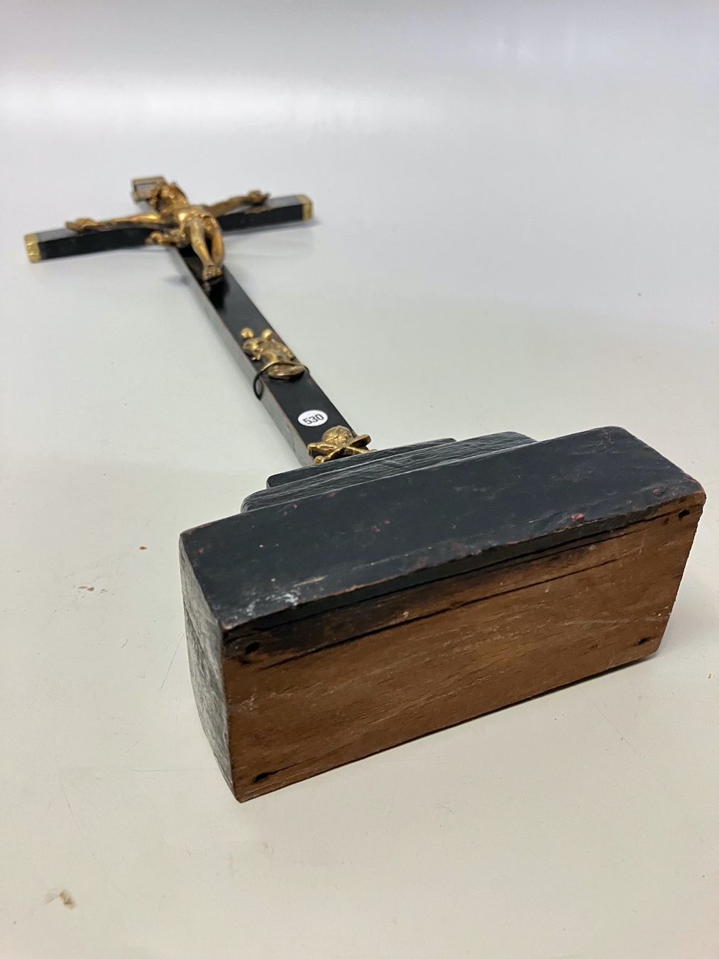 Statuette: Antikes Standkreuz Kruzifix. – Usato da Horw venduto da luzernicus 5