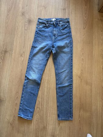 H&M Jeans blau eng geschnitten Grösse 36 