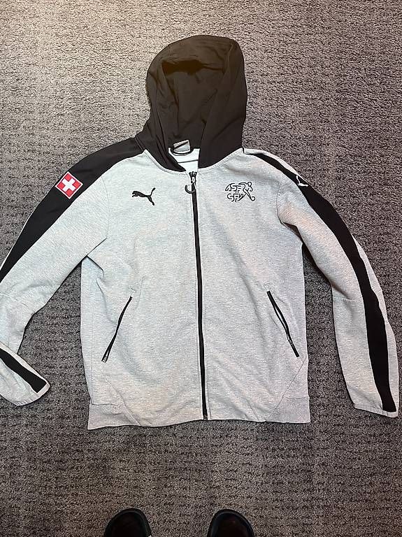 Puma Maglioni & Felpe: Sweatshirt Schweizer Nati – Usato da Chiasso venduto da pao_8chd