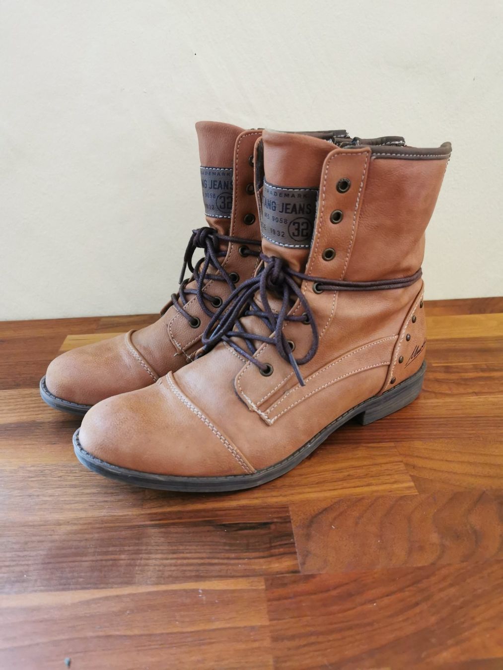Mustang Scarpe da donna: Mustang; Braune / Cognac Stiefeletten Gr. 37 – Usato da Boniswil venduto da Totomat-Lady
