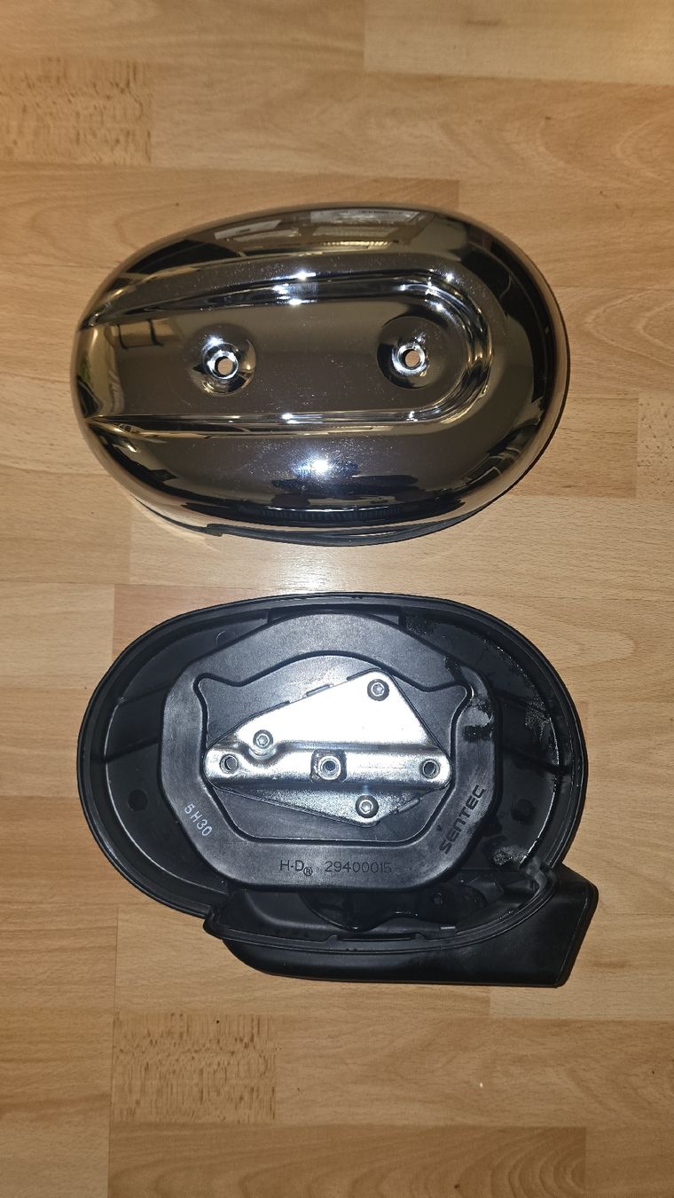 Harley-Davidson Tutti i ricambio per moto: Sportster Air Filter and Cover – Usato da Basel venduto da Royal_Entertainment 1