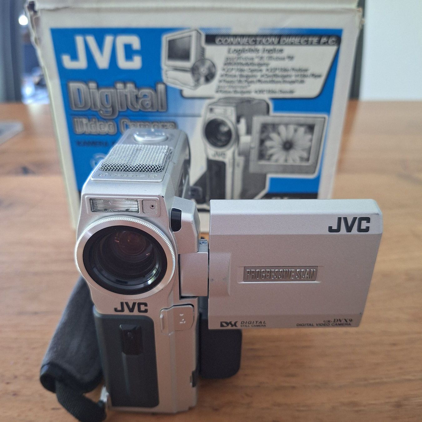 JVC Camcorder: Digital Video Camera – Defekt aus Raron von Neat 3