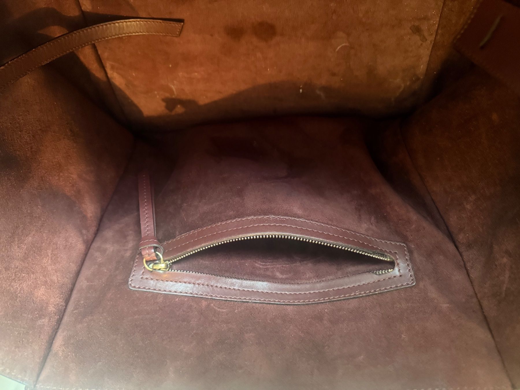 Celine Taschen für Damen: Laufzeit verkürzt. Neue FotosDunkel Braune Celine Handtasche – Gebraucht aus Zürich von miltengabo 8