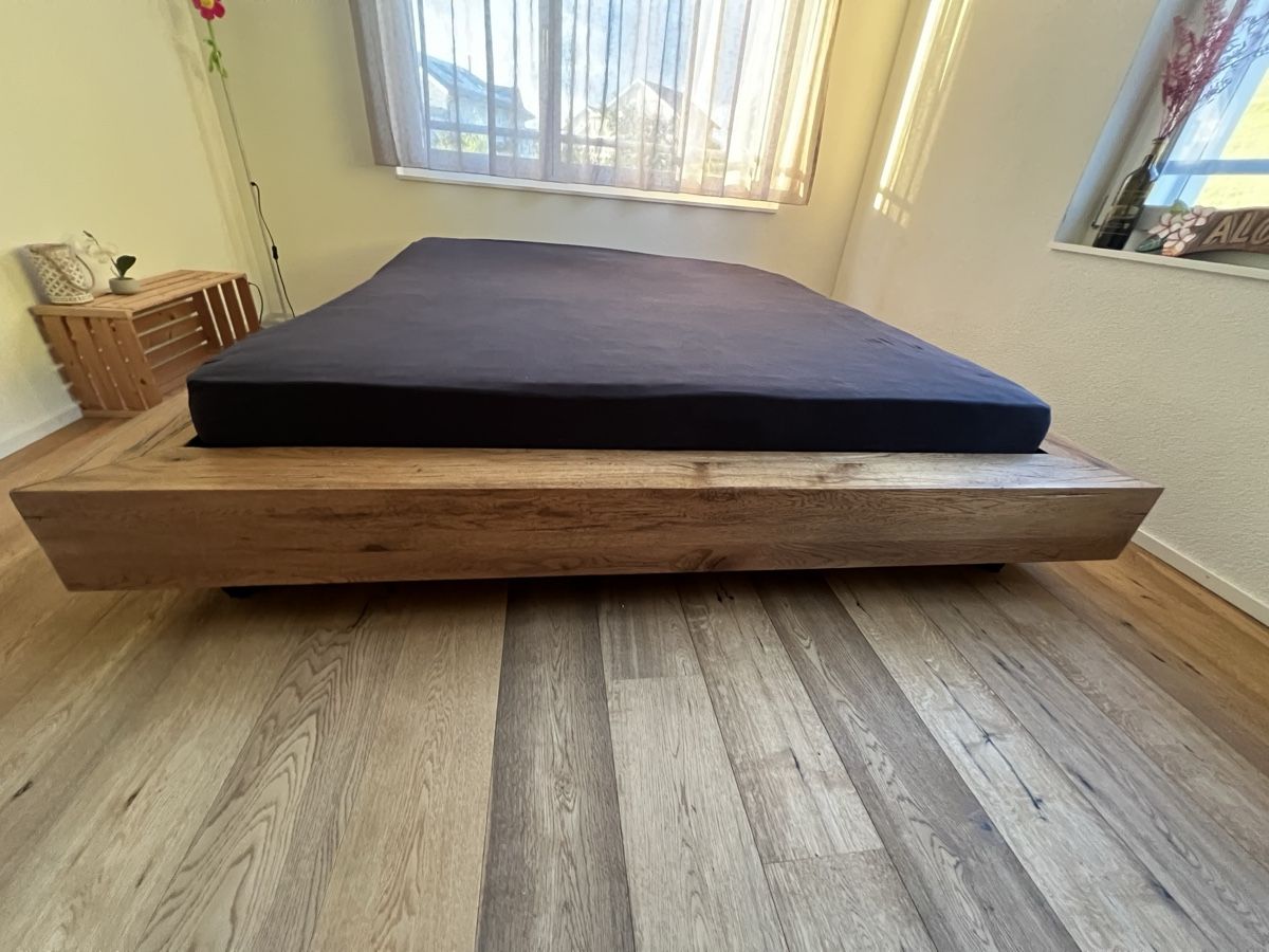 Letti: Balkenbett Holzbett 180x200 – Usato da Küssnacht am Rigi venduto da Bluecorrado88 8