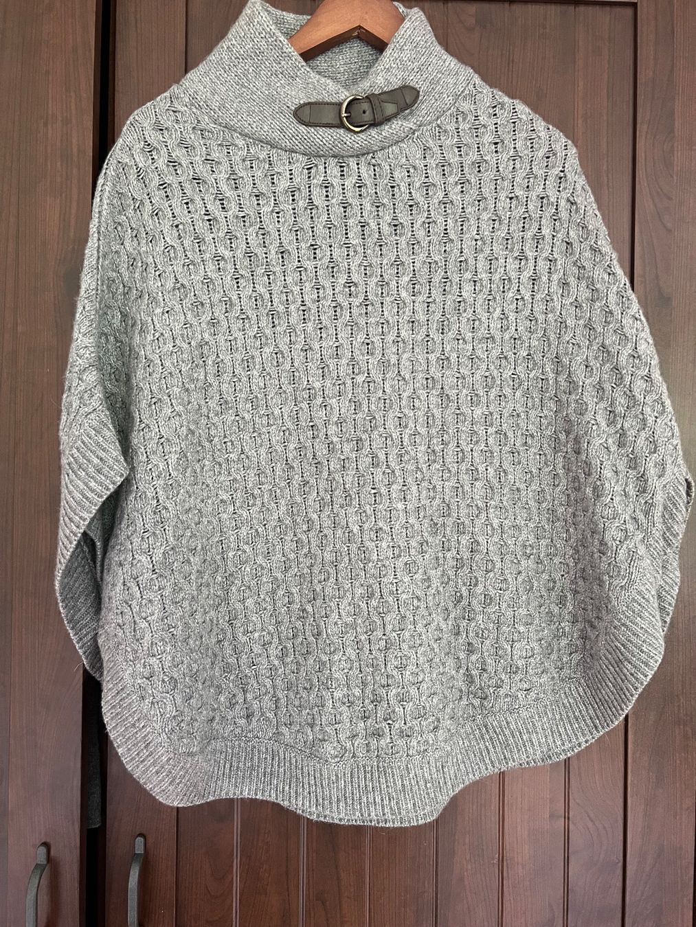 Massimo Dutti Altro in Moda donna: Wool cape von Massimo Dutti – Usato da Zürich venduto da Za.Ho