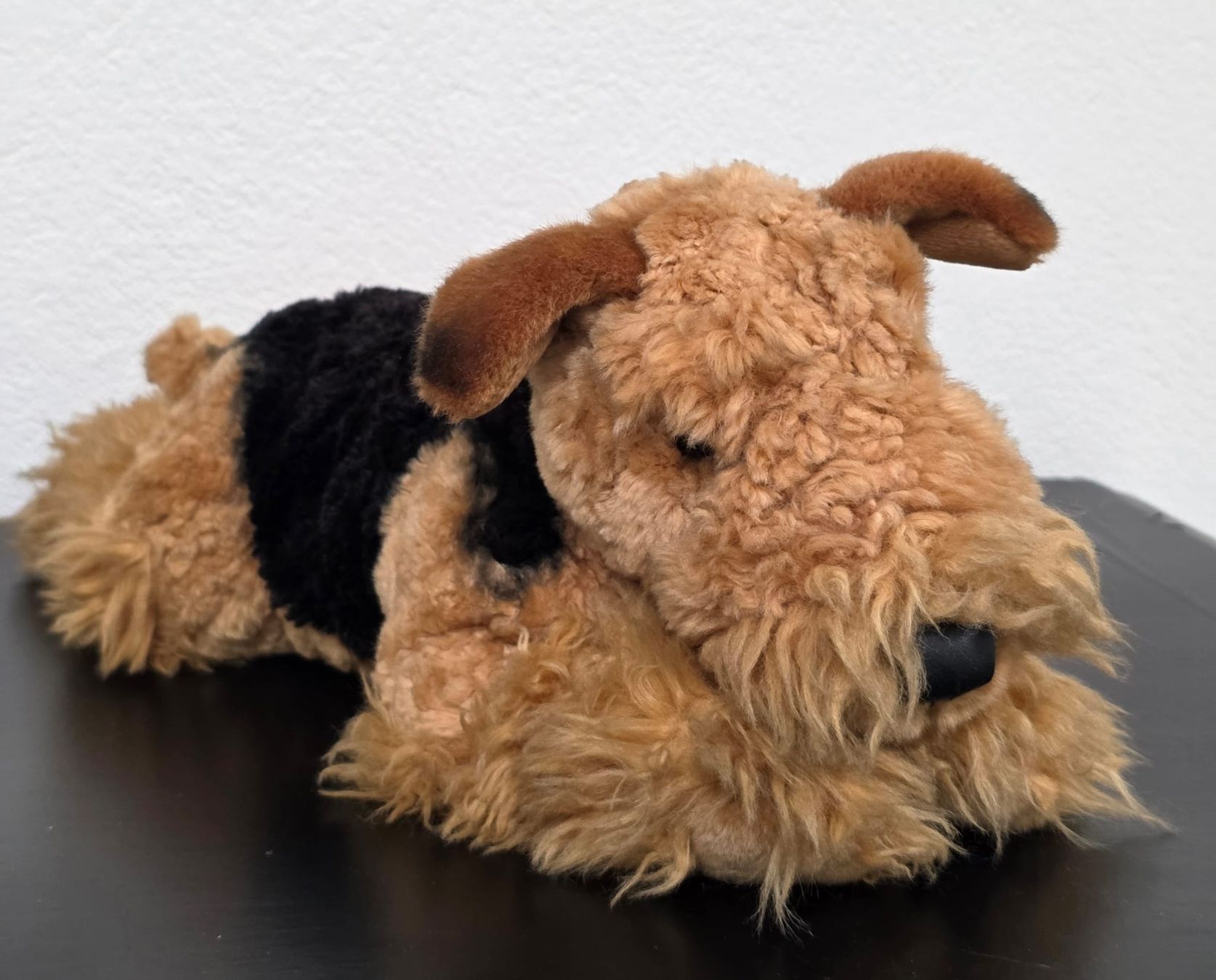 Giocattoli: Plüschtier Airedale Terrier liegend – Usato da Rheinsulz venduto da Dred 1