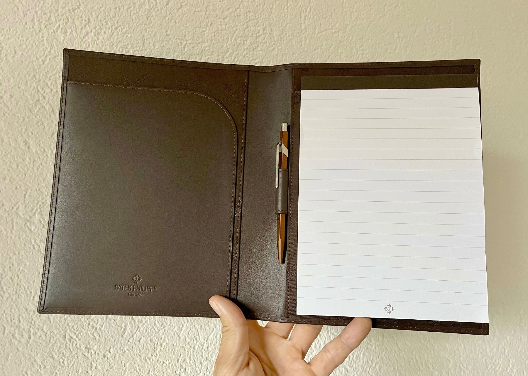 Valises & Sacs: 😍 Superbe bloc-notes Patek Philippe neuf en cuir 😍 – Neuf avec emballage d'origine à Genève par Lalili 1