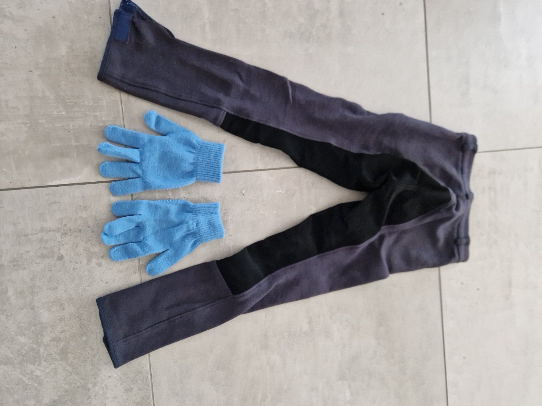 Pantaloni: Kinder Reithose Grösse 140 inkl. Handschuhe – Usato da Dagmersellen venduto da ejord