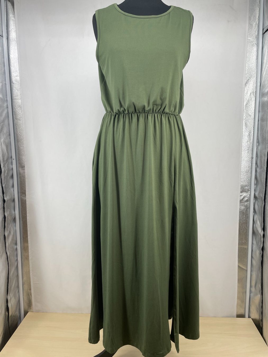 Robes: Robe vert olive – D'occasion à Lausanne par PlusValue_Lausanne