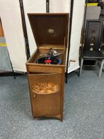 Antiker mechanischer Plattenspieler von Polydor