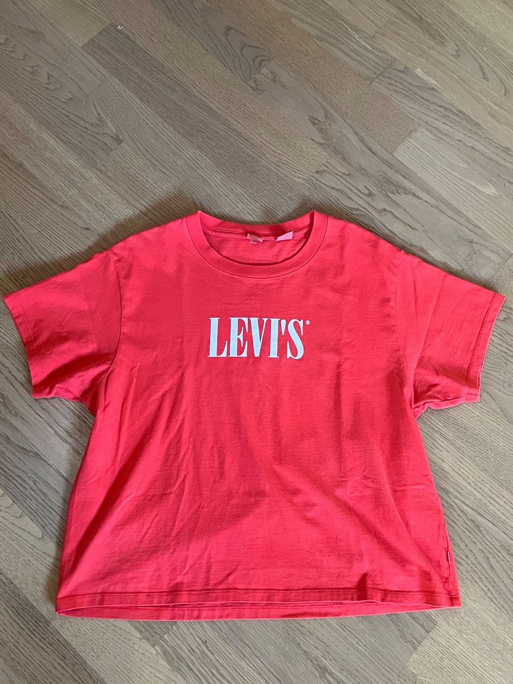 T-shirt: Levi's T-shirt zu verkaufen – Usato da Ruschein venduto da dom_nbr2