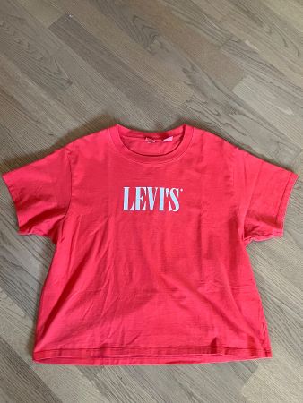Levi's T-shirt zu verkaufen