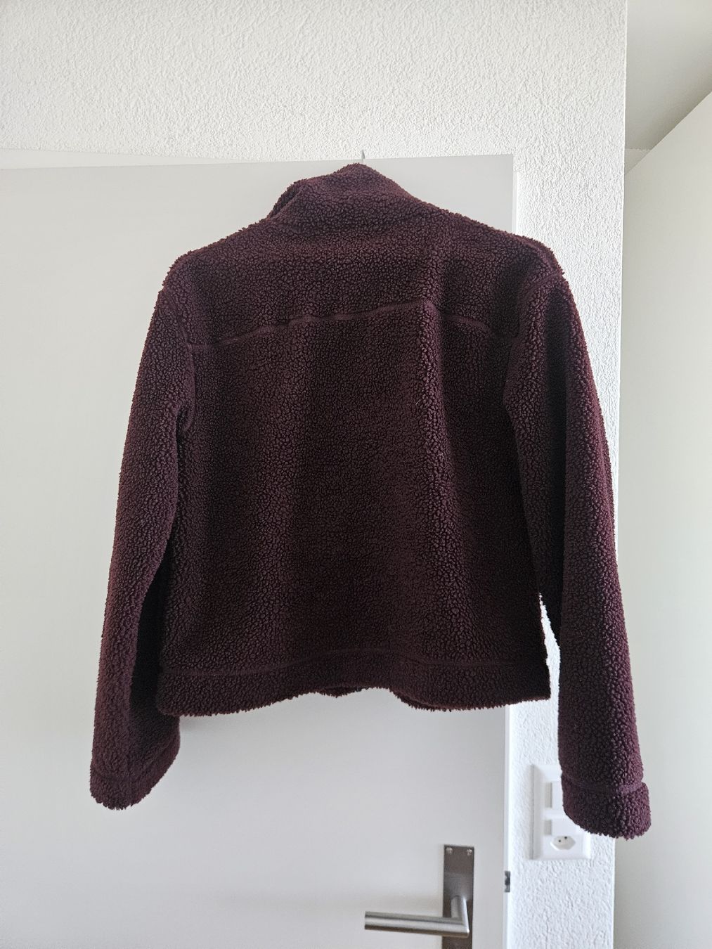 H&M Maglioni & Felpe: H&M Teddy Jacke, Grösse M, Weinrot – Nuovo (secondo la descrizione) da Wil SG venduto da an_ka 1