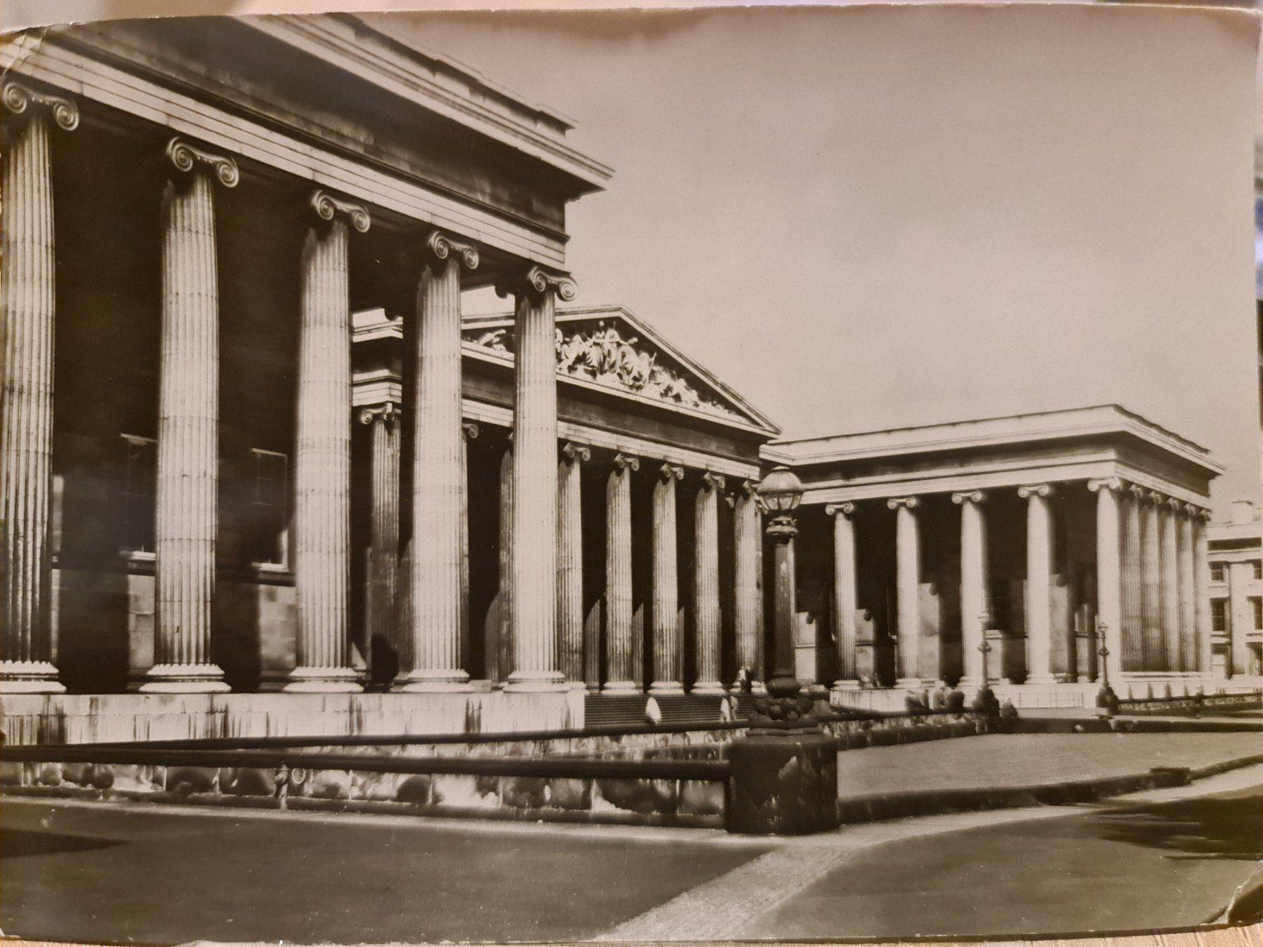 Cartoline postali: Ansichtskarte The british museum London 1963 – Usato da Dintikon venduto da Vexi