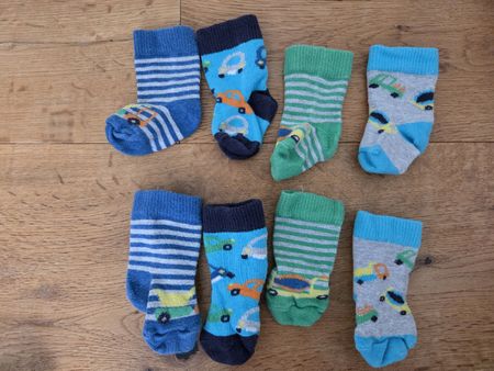 4 Paar Socken,  Gr. 10 - 14, Babysocken Autos, Newborn