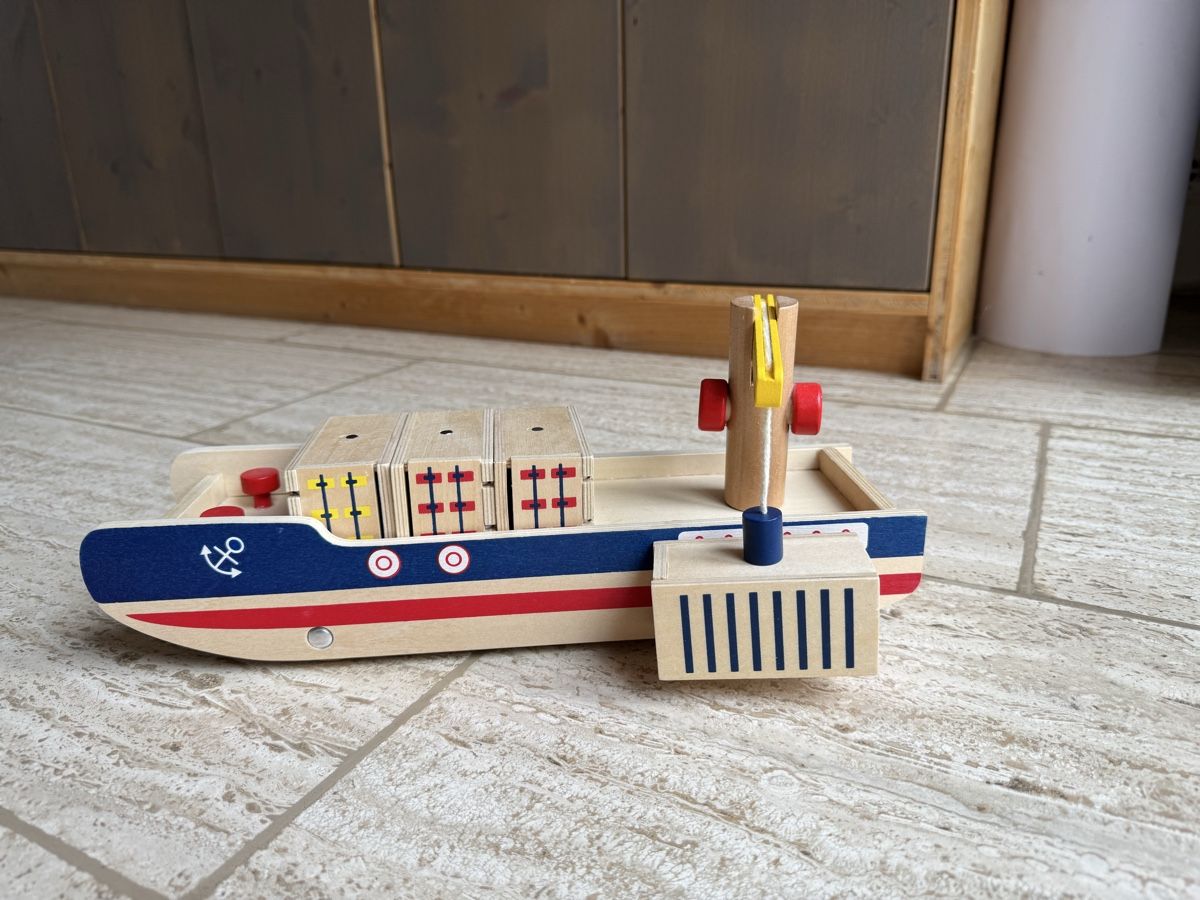 Giocattoli: Containerschiff aus Holz – Usato da Wohlenschwil venduto da susburg