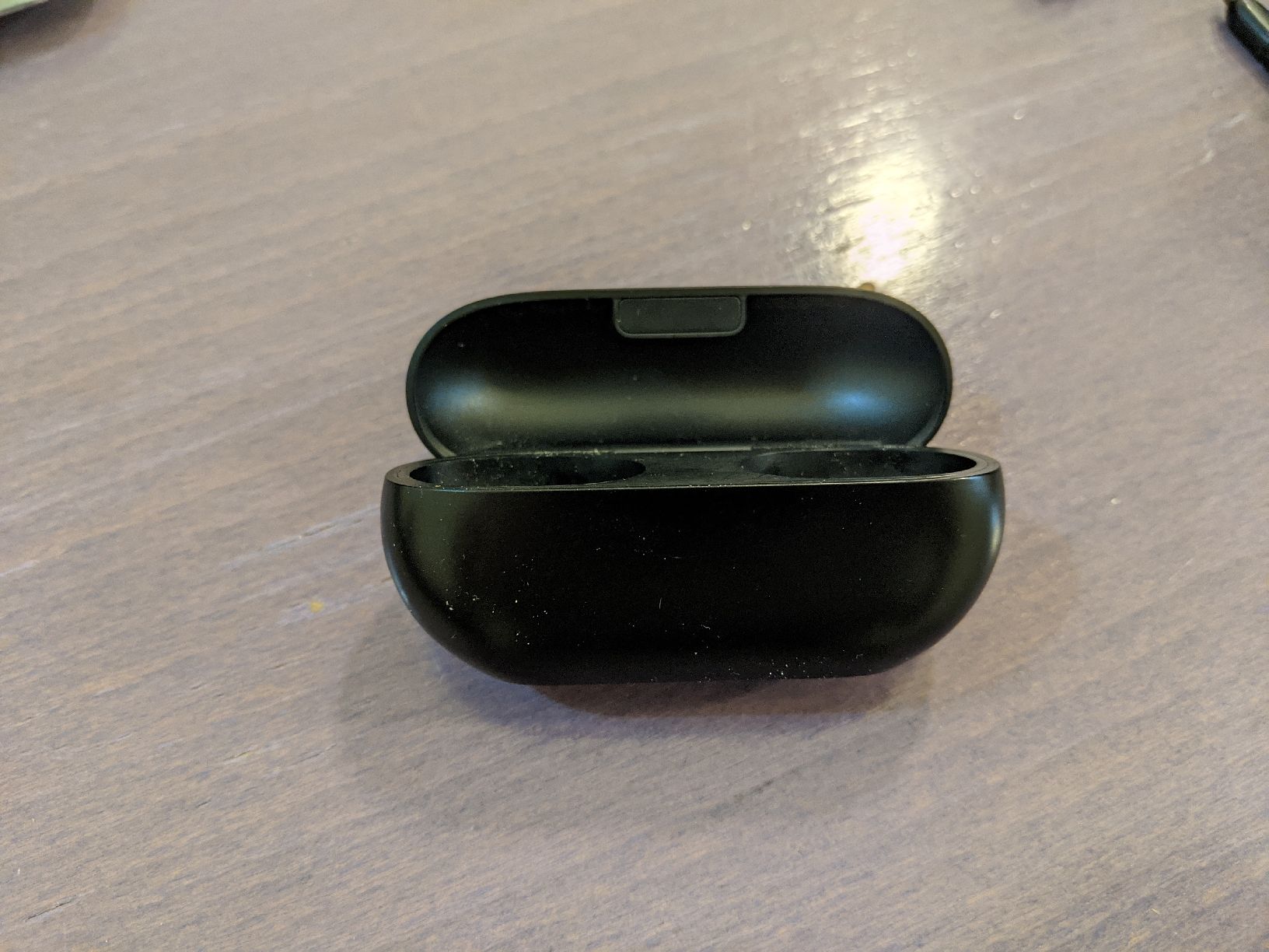 Beats Cuffie: Beats Solo Buds A3152 Ladecase  – Usato da Flawil venduto da rcnkr