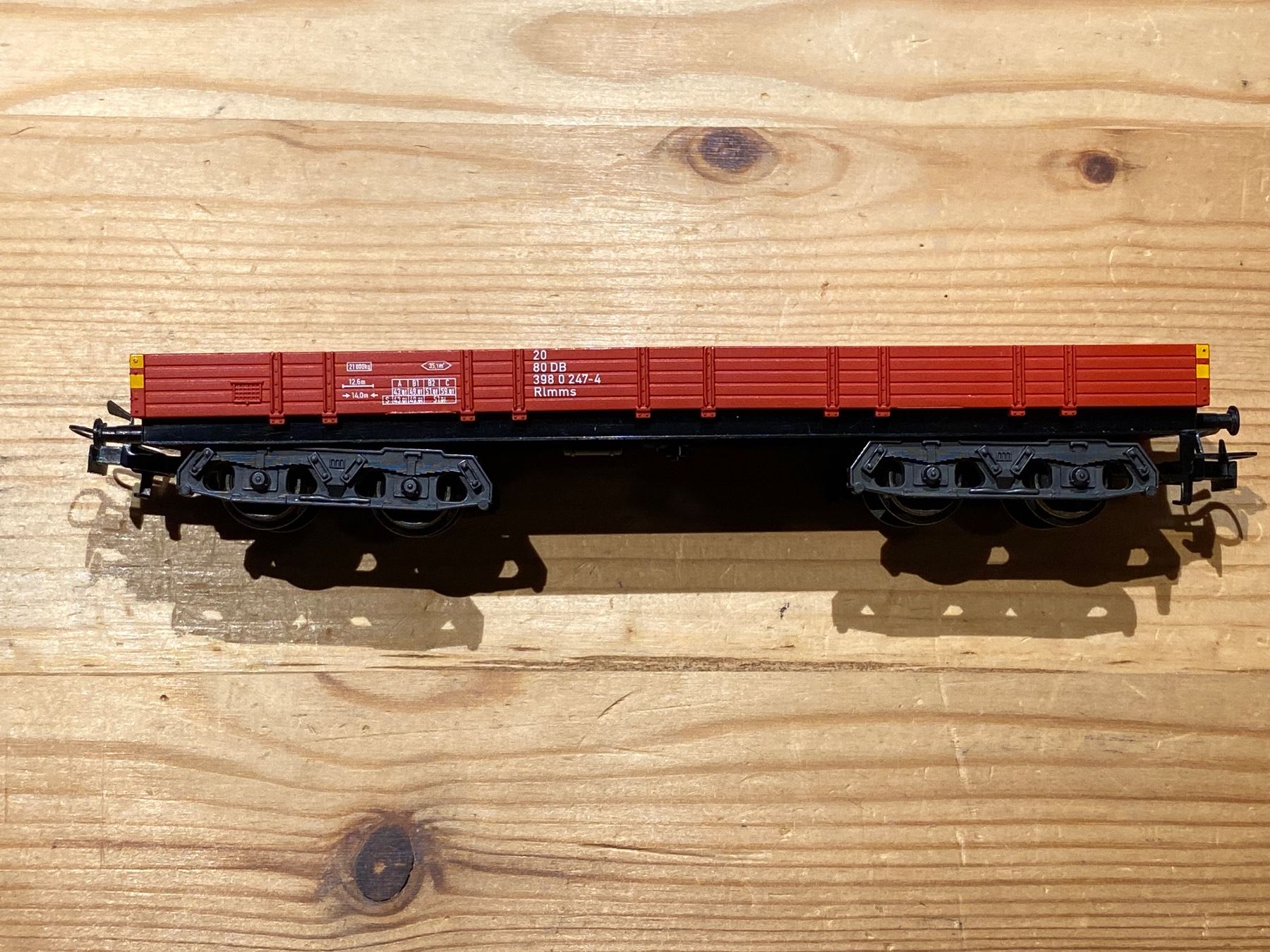 Märklin Modelleisenbahnen: Märklin 4-achsiger flacher Güterwagen – Gebraucht aus Grosshöchstetten von BEtrain 1