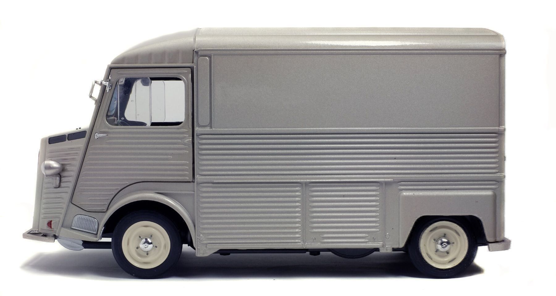 Citroën Modellautos: CITROËN HY im Massstab 1:18 – Neu und originalverpackt aus Erlenbach im Simmental von Model_box 2