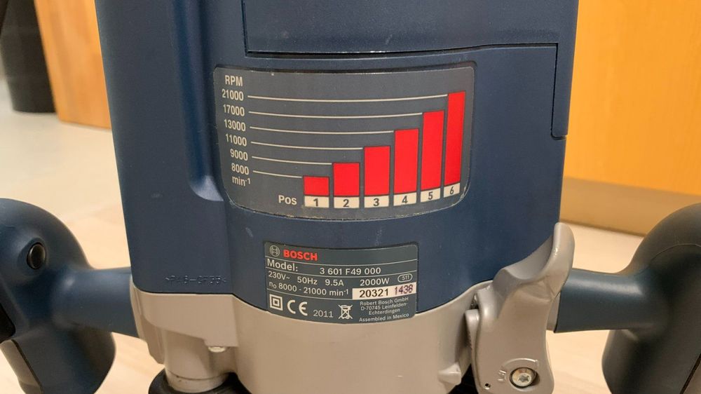 Bosch Professional Oberfräse GOF 2000 CE | Kaufen auf Ricardo