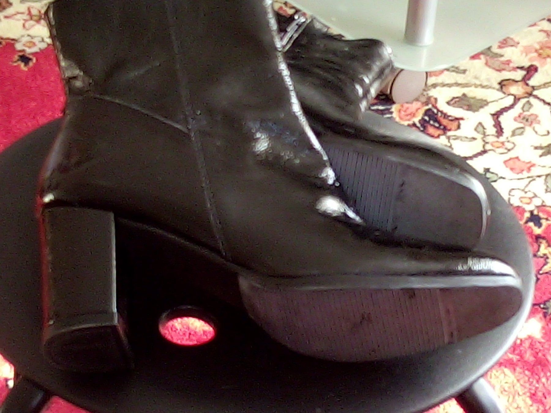 Scarpe da donna: Schwarze Lacklederstiefelette Grösse 37 – Usato da Zürich venduto da Mitzi6 4
