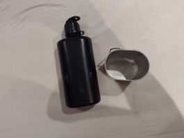 2 Feldflaschen mit Metalltasse, Schweizer Armee