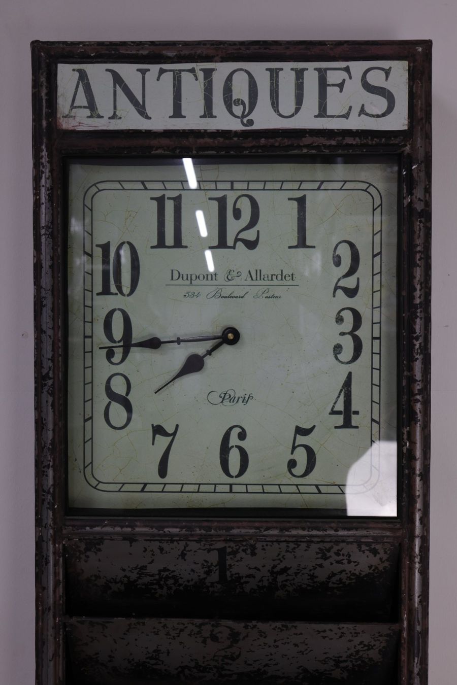Orologi da terra & Orologi da parete: Grosser Magazinhalter mit Uhr – Usato da Volketswil venduto da brockipfannenstil 1
