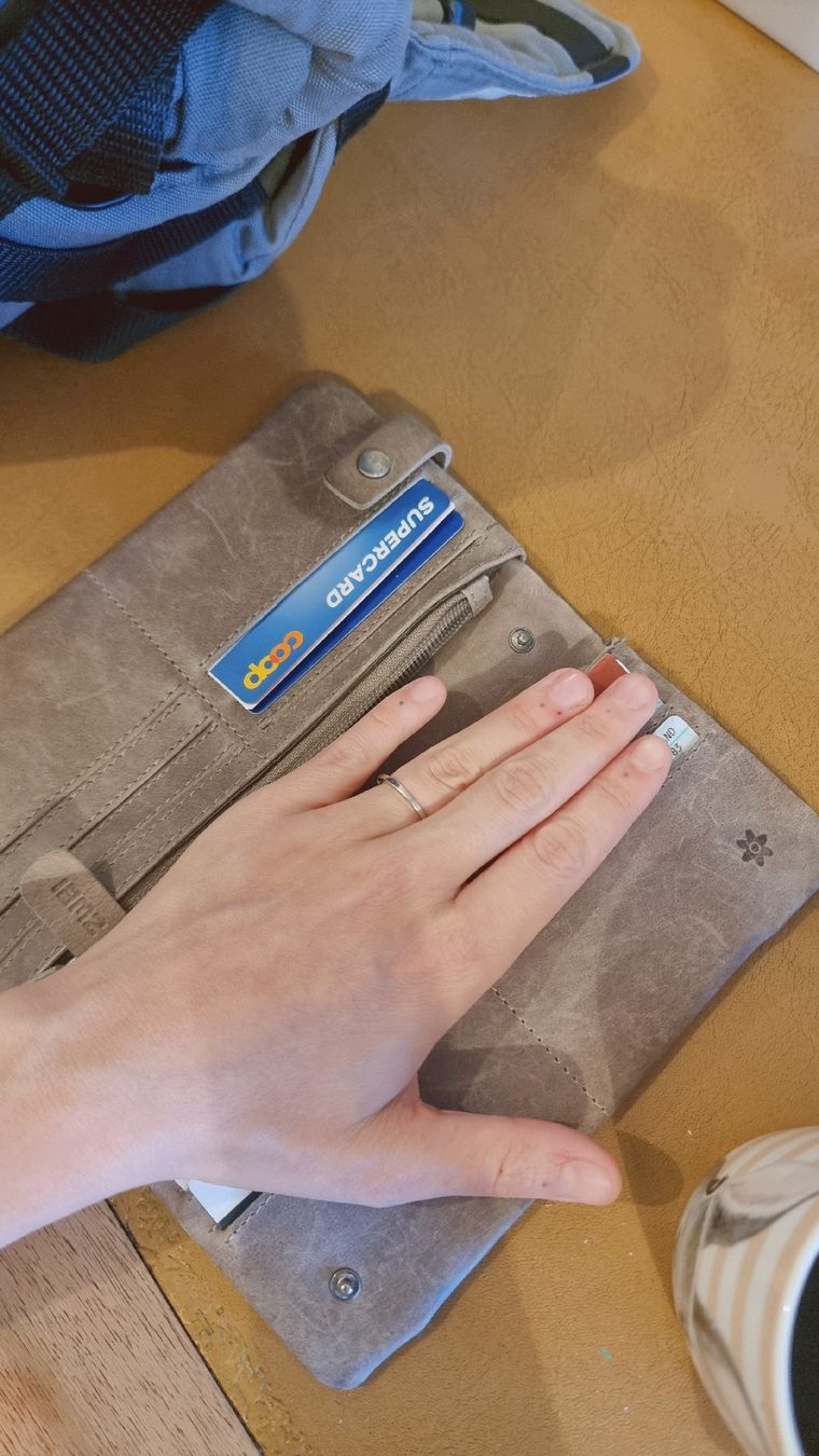 Borse da donna: Pochette ZWEI en cuir gris clair - Élégance discrète – Usato da Vevey venduto da fer3ica 2