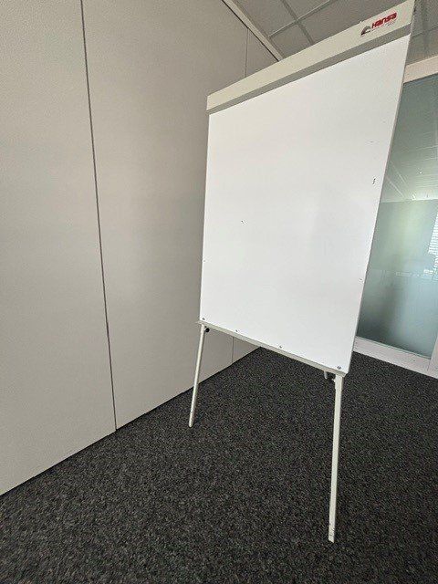 Lavagne: Flipchart Weiss mit Standfuss – Usato da Dürnten venduto da jungfarmer10 1