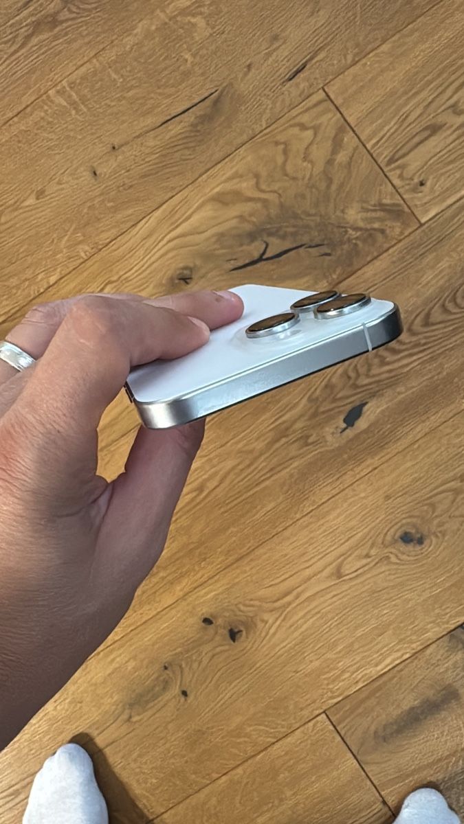 Apple Telefoni cellulari / Smartphones: iPhone 16 pro max – Usato da Delémont venduto da vil_267l 4