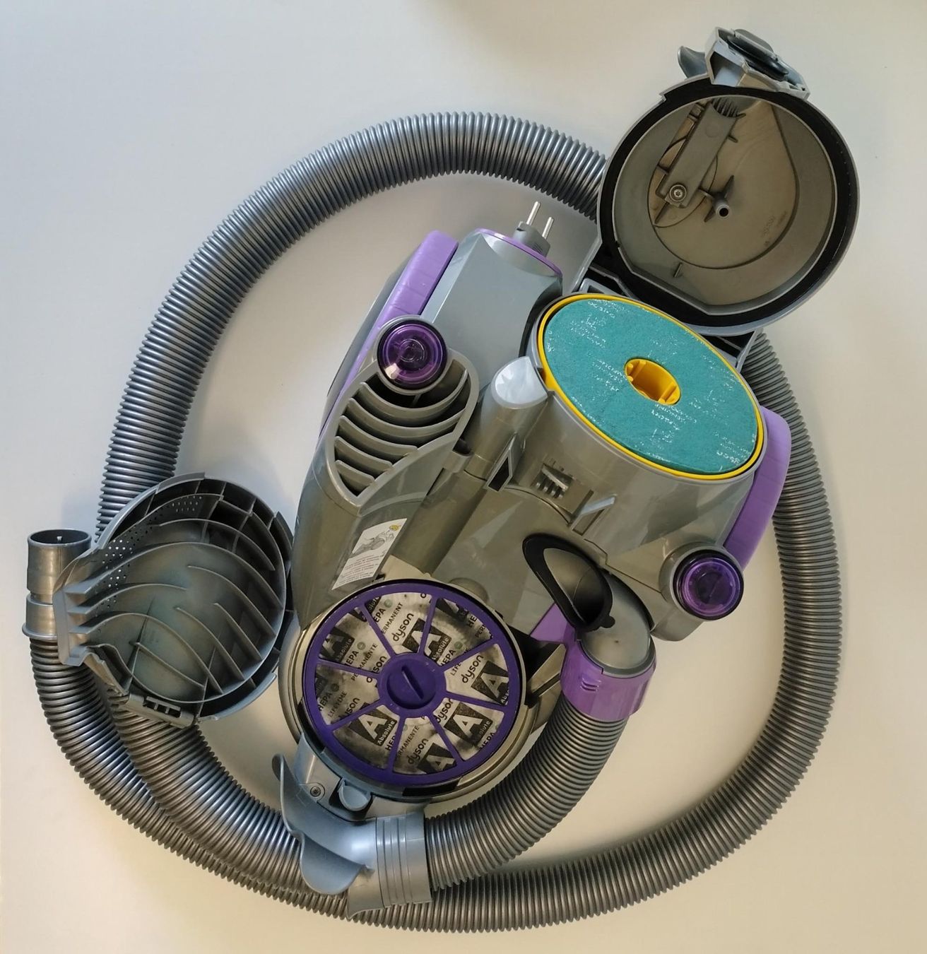 Dyson Staubsauger & Zubehör: Dyson DC08 telescope system animalpro – Defekt aus Basel von  2