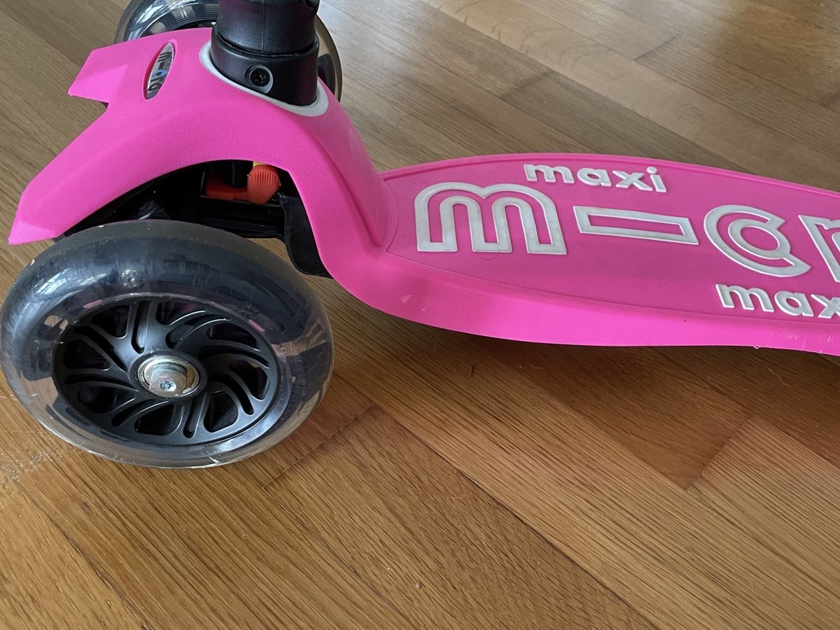 Micro Kickboard: Micro Maxi Deluxe Foldable LED – Usato da Zug venduto da Batusai 2