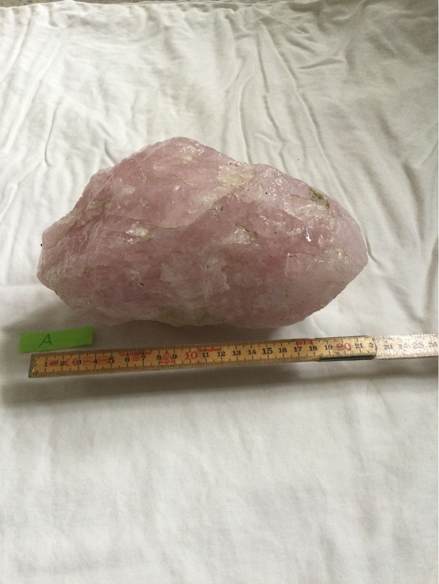 Minerali & Pietre curative: Rosenquarz gross – Usato da Rorschach venduto da curnaglia