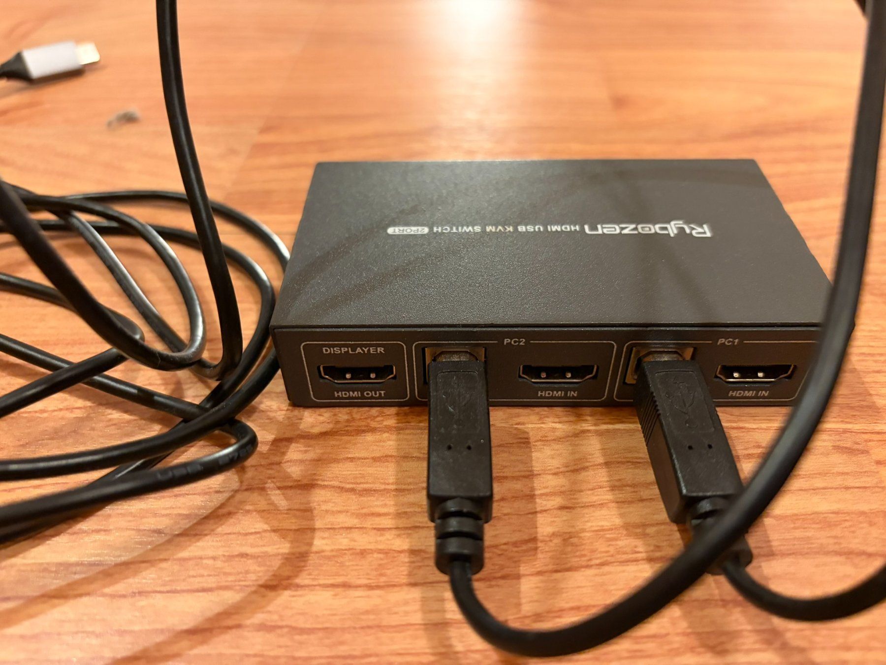 Hub & Switch: Switch KVM Rybozen HDMI 2 ports – Usato da Choëx venduto da Xims 1