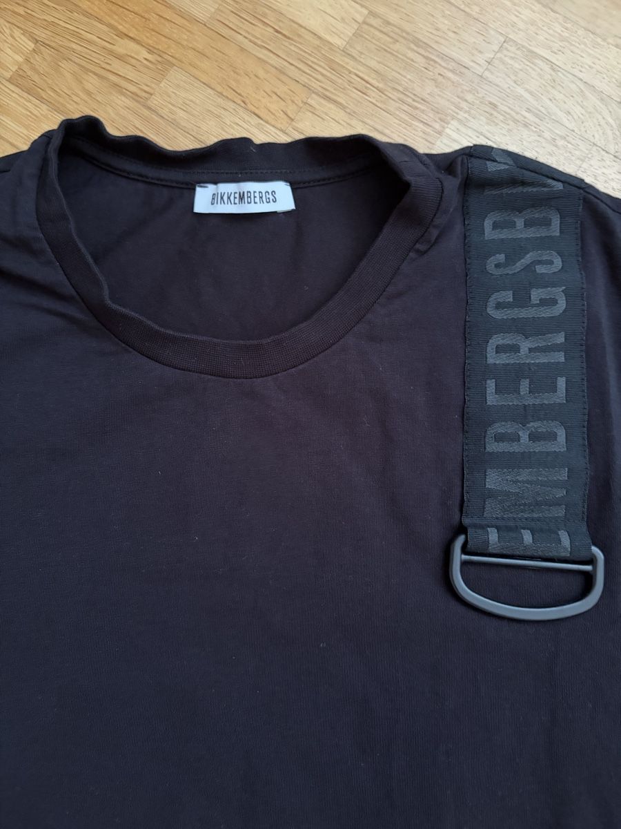 Bikkembergs T-shirt: Bikkembergs T-Shirt Schwarz Grösse S – Usato da Ittigen venduto da mrv_jjl9 2