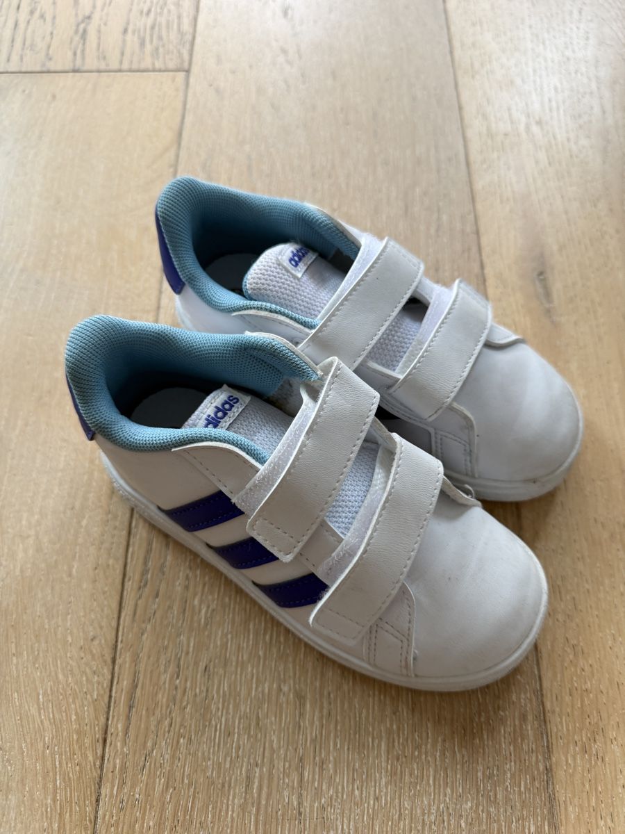 Adidas Chaussures garçon: Adidas Schuhe 27 – D'occasion à Therwil par ang_7jcm 2