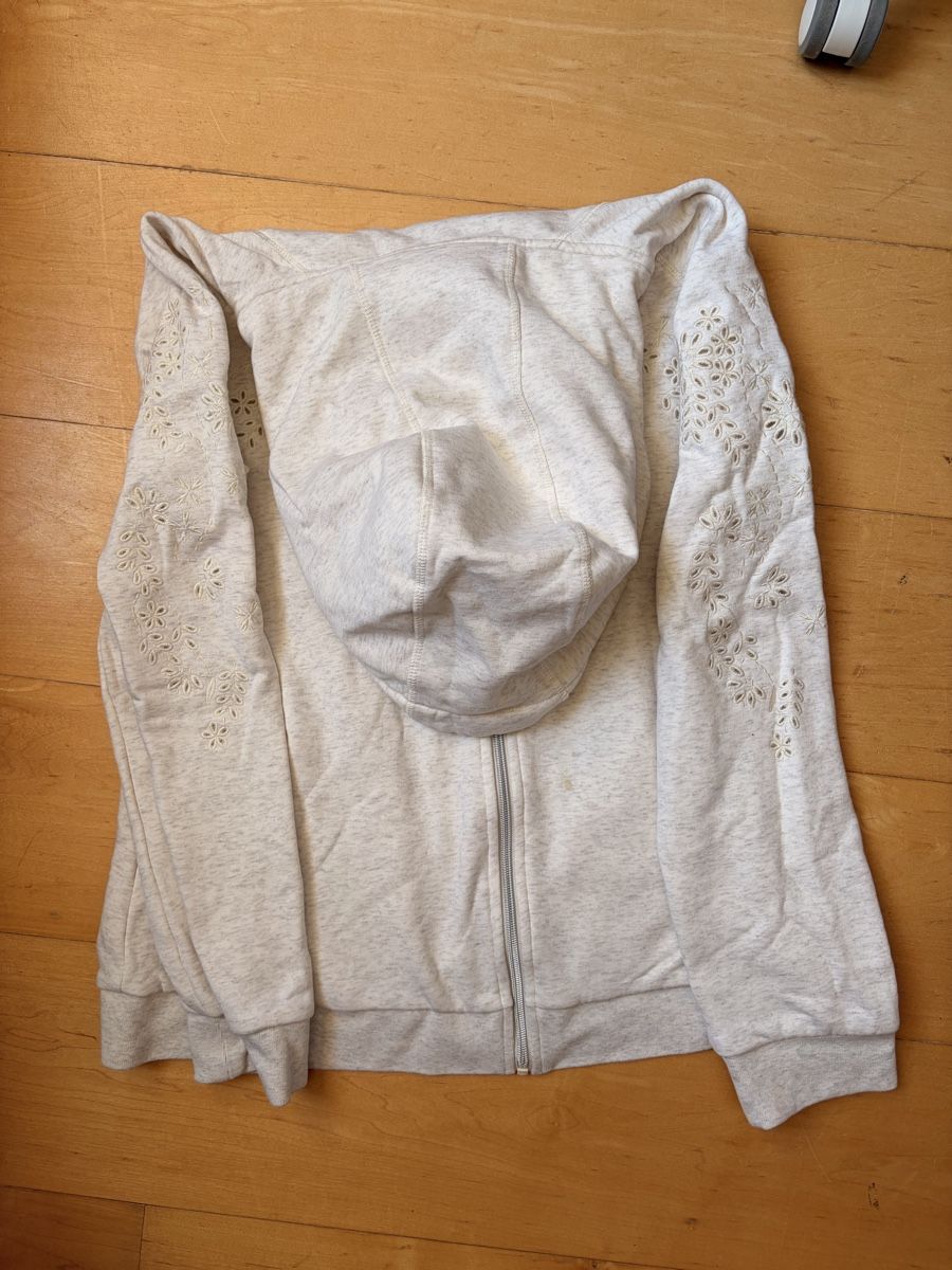 Pulls & Sweat-shirts: Jaquette Harcour  – D'occasion à Lavigny par Lea_9rxv 1