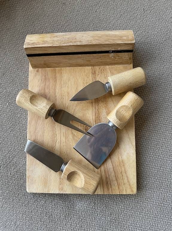 Couteaux: Tagliere con coltelli da formaggio – D'occasion à Lugano par rob_9cln 1