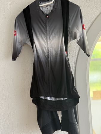 Lot an Castelli Radbekleidung