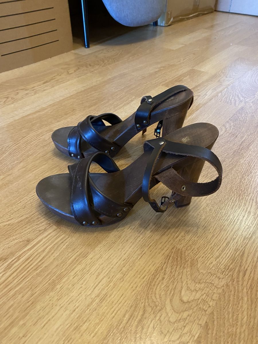 Scarpe da donna: Absatzschuhe Grösse 35 – Usato da Obfelden venduto da Radiesli 1