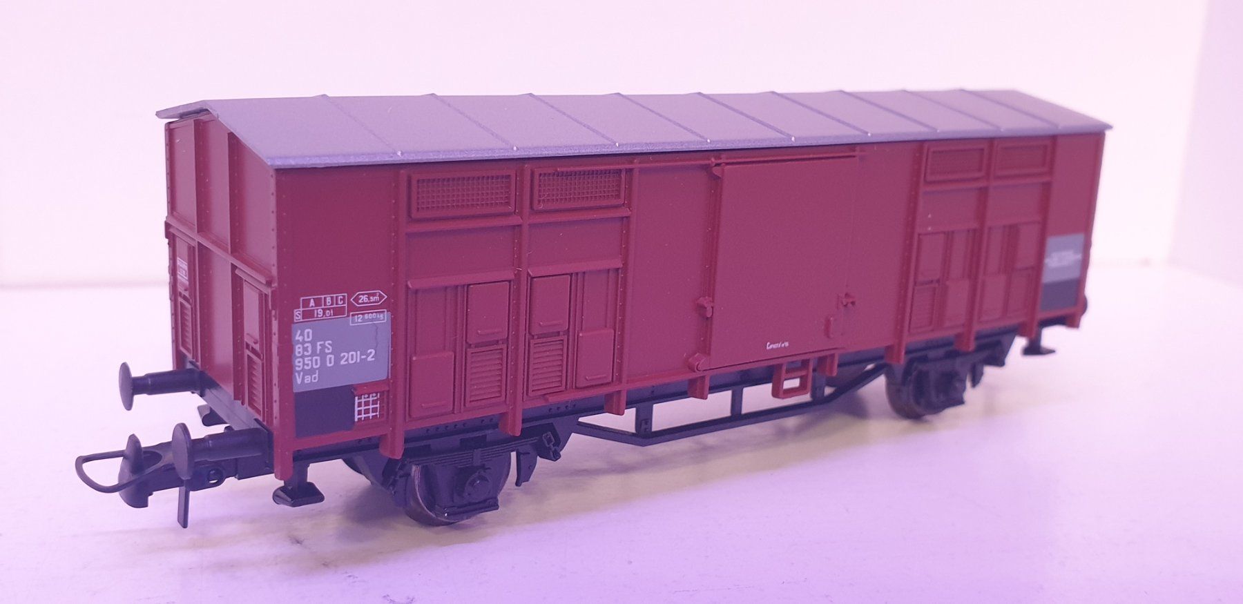 Roco Modellini di ferrovie: Roco FS Spitzdach Güterwagen 46000.4 – Usato da Neuenhof venduto da ludovicco 5