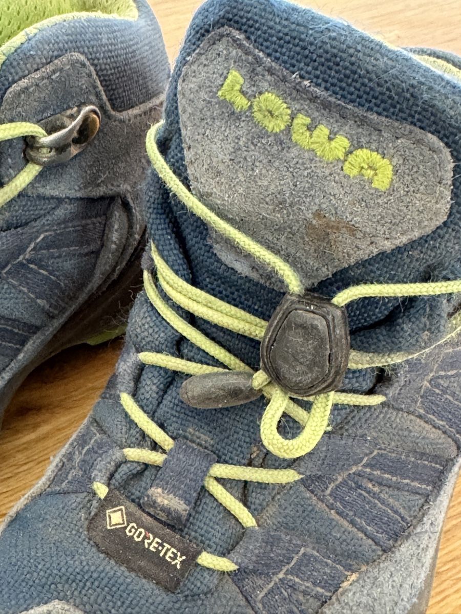 Scarpe per ragazzi: Lowa Wanderschuhe Grösse 27 – Usato da Basel venduto da spassbremse 1